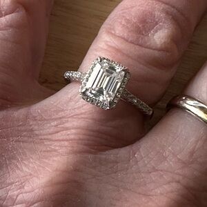 Beautiful 2ct emerald cut moissanite ring 7